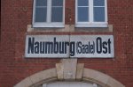 Stationsschild von Naumburg(Saale)Ost am Wirtschaftsgeb�ude,27.11.2010   ...
