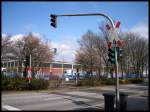 Bahnubergange Bahn�bergang mit herk�mmlichen Ampeln f�r den Stra�en- und Fu�g�ngerverkehr/Gladbacher Stra�e am Gleisanschluss zu Schmolz+Bickenbach in Neuss.