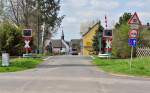Bahnubergange Schlicht, einfach, unspektakul�r ... ein l�ndlicher Bahn�bergang in Hausweiler (Strecke K�ln-Euskirchen) - 10.04.2010