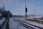 Selten gewordener Anblick im Bahnalltag,eine manuellen Schrankenschlie�ung.Gesehen an der Burgenlandbahnstrecke ...