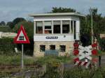 Das Stellwerk und Schrankenw�rtergeb�ude ...  Mario Sch�rholz 07.09.2011