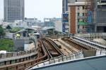 Bangkok BTS - Skytrain Blick von der BTS-Haltestelle Siam in Richtung National Stadium welche im Hintergrund erkennbar ist. Das rechte Gleis geh�rt zur n�rdlichen BTS-Linie und f�hrt nach Mo Chit. Die Gleise der Gegenrichtung befinden sich eine Etage tiefer. 22.Mai 2007.