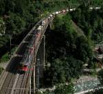Kerstelenbachbr�cke.
G�terzug mit Re4/4 Re6/6 Re4/4 Richtung Erstfeld.
August 2008  ...