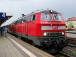 218 492-7 zog nach der Meisterfeier des FC Bayern und ...