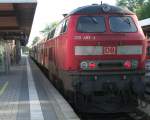 218 461-2 wartet in Memmingen mit einer RB auf die ...