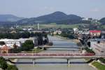 bayern RE 30017 von M�nchen Hbf nach Salzburg Hbf �berquert am 20.Juli 2010 kurz vor dem Zielbahnhof die Salzachbr�cke. 