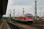 bayern Der M�nchen-N�rnberg-Express RE 4010 kommt am 24.7.2010 im N�rnberg an. Hier passiert er grade den S-Bahn-Haltepunkt N�rnberg-D�rrenhof.