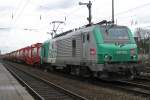 FRETchen 437003 wartete am 27.2.10 in D�sseldorf-Rath �ber eine halbe ...