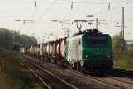 437 013 mit einem Containerzug in Hilden am 22.04.2010  ...