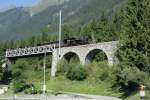 G3/4 208 �berquert ein Viadukt auf dem Weg von Interlaken ...