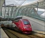 - Rot und Wei - Der PBKA Thalys 4322 verlsst am 22.08.2012 den Bahnhof Lige Guillemins, um seine Fahrt nach Kln fortzusetzen.