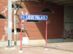 Hier das einfache Bahnhofsschild von Lige Palais.