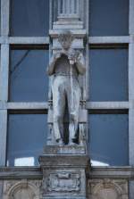 Der Spinner, Statue an der Fassade von Verviers-Central (erinnert an die Vergangenheit der Textilstadt Verviers).