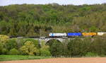 186 427-1 von Lineas  fährt über das Viadukt von Remersdael(B) mit einem Containerzug aus Milano-Smistamento(I) nach Zeebrugge-Ramskapelle(B) aus Richtung Aachen-West über Montzen und