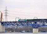 186 209 von Crossrail fährt über das Maas Viadukt von Vise(B) kommt mit einem Güterzug  aus Piacenza(I) nach Zeebrugge-Ramskapelle(B) und kommt aus Richtung Aachen-West,Montzen(B) und