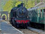 Lokwechsel am 16.08.09 in Dorinne-Durnal bei der Museumsbahn  Ligne du Bocq . Die Dampflok 64.169 hat ihren Zug verlassen und setzt um, whrend hinten die Diesellok 5183 wartet, um sich vor den Museumszug zu setzen.