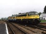 Nicht eine alltgliche Kombination: Diesellok 5212 mit eine Triebwagen der BR 44 (4410) zwischen Libramont und Virton auf Bahnhof Bertrix am 18-5-2001.