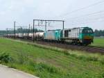Zwei relativ neue SNCB-Anschaffungen fuhren am 12/06/2010 durch Ekeren nach Antwerpen-Noord : die Vossloh G2000BB, eingereiht unter Nummer 5702 mit der 2901 (Baureihe 186)und einem Containerzug am