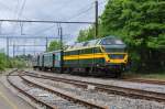 Am 28/05/2015 überführte die Altbaulok 6041 zwei historische Wagen nach Raeren, hier bei der Einfahrt im Bahnhof Eupen.
