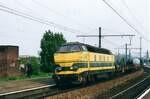 Am 15 Mai 2002 zieht 6238 ein Mischguterzug durch Antwerpen-Dam.