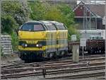 Zwei Dieselloks der Série 62 von Infrabel warten am 29.05.10 mit einem Bauzug auf die Abfahrt aus dem Bahnhof von Gembloux. (Jeanny)