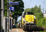 7869,7868 beide von der SNCB kommen die Kohlscheider-Rampe hoch aus Richtung Mönchengladbach,Herzogenrath mit einem Kalkleerzug aus Oberhausen-West(D) nach Hermalle-Huy(B) und fahren durch Kohlscheid in Richtung Richterich,Laurensberg,Aachen-West.
Aufgenommen vom Bahnsteig 2 in Kohlscheid.  
Bei Sommerwetter am Nachmittag vom 25.5.2017. 