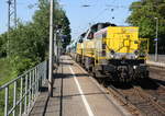 7869,7868 beide von der SNCB kommen die Kohlscheider-Rampe hoch aus Richtung Mönchengladbach,Herzogenrath mit einem Kalkleerzug aus Oberhausen-West(D) nach Hermalle-Huy(B) und fahren durch Kohlscheid in Richtung Richterich,Laurensberg,Aachen-West. Aufgenommen vom Bahnsteig 2 in Kohlscheid. 
Bei schönem Sommerwetter am Nachmittag vom 25.5.2017. 