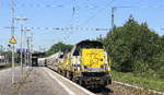 7866,7786 beide von der SNCB kommen aus Richtung Krefeld,Anrath mit einem langen Kalkleerzug aus Millingen(D) nach Yves-Gomezee(B) und fahren in Viersen ein.
Aufgenommen vom Bahnsteig 6 von Viersen. 
Bei Sommerwetter am Vormittag vom 27.5.2017.