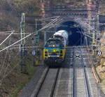 7784,7867 beide von Lineas kommen aus dem Gemmenicher-Tunnel raus mit einem schweren Kalkzug aus Hermalle-Huy(B) nach Oberhausen-West(D) und fahren Gemmenicher-Rampe herunter nach Aachen-West. 
Aufgenommen in Reinartzkehl an der Montzenroute. 
Bei schönem Winterwetter am kalten Vormittag vom 1.3.2018.