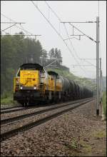 Die beiden Dieselloks 7868 und 7867 haben einen Kesselzug in Aachen-West bernommen und schleppen ihn in Richtung Montzen.
