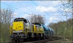 Zwei belgische Reeks 77 legen sich mit einen Kalkleerzug bei Rimburg in den Gleisbogen. Bildlich festgehalten am 04.April 2016 an der Kbs 485 unweit von Übach-Palenberg.