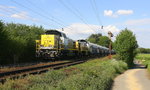 7868,7869 beide von der SNCB kommen die Gemmenicher-Rampe hochgefahren aus Richtung Aachen-West mit einem langen Kalkleerzug aus Oberhausen-West(D) nach Hermalle-Huy(B) und fahren in Richtung