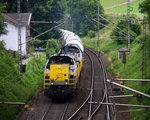 7866,7867  beide von der SNCB kommen die Gemmenicher-Rampe hochgefahren aus Richtung Aachen-West mit einem Kalkleerzug aus Oberhausen-West(D) nach Hermalle-Huy(B) und fahren gleich in den