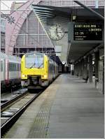 Der Dieseltriebzug 4153 wartet am 13.09.08 im Bahnhof Antwerpen Centraal auf die Abfahrt nach Lokeren.