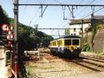 4410 mit L 6064 Dinant-Libramont auf Bahnhof Dinant am 20-5-2001.