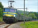 Während der Abschiedsfahrt für die BR 15 am 28.06.08 wurden viele Fotohalte eingelegt. Hier steht der Sonderzug in der Nähe von Hamoir. Im Hintergrung sieht man den Pont de Tabreux über die Ourthe. (Jeanny)