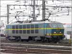 E-Lok 2002 hat am 01.03.09 den IC 97  Iris  von Brssel nach Luxemburg gebracht und verlsst jetzt den Bahnhof von Luxemburg.