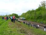 NMBS Lok 2024 mit PFT/TSP Sonderzug zum Abschied der Baureihe 20 bei Ghlin. Mal anders gesehen am 11-05-2013.