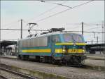 E-Lok 2111 fhrt solo durch den Bahnhof Gent Sint Pieters am 13.09.08. (Jeanny)
