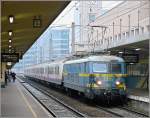 E-Lok 2375 mit M 4 Zuggarnitur verlsst am 27.02.09 den Bahnhof Bruxelles Nord in Richtung Hasselt. (Hans)