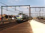 2335 und 2376 auf Bahnhof Merelbeke am 21-5-2001.