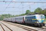 Sonderzug nach Oostende (mit Elektrolok 2344) wartet im Bhf Welkenraedt auf Einsatz (26. Juni 2010)