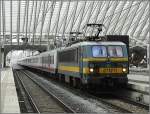 E-Lok 2712 mit M 4 Wagen stand am 12.09.08 als IR nach Quivrain abfahrtbereit im Bahnhof Lige Guillemins, whrend E-Lok 2226 als Schublok am Ende des Zuges angehngt wurde.