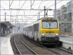 Eine Seltenheit vor dem IC A Eupen-Oostende. Die Loks 1301 bis 1340 sind in Belgien dem Gterverkehr zugeteilt, hier zieht die 1339 aber einen Personenzug am 27.02.09 aus dem Bahnhof von Brugge. (Jeanny)