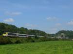 Ein IC A Eupen - Oostende, hier mit Zuglok 1351, in seiner ganzen Lnge im Wesertal kurz hinter Pepinster.