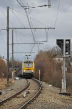 1339 mit dem IC A Eupen - Oostende nhert sich dem Bahnbergang bei Gemehret auf dem eingleisigen Stck zwischen Eupen und Herbesthal. Aufgenommen am 08/01/2011.