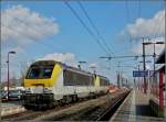 Ein SNCB Lokzug, bestehend aus den HLE 1332 und 1330 durchfhrt am 06.02.2011 den Bahnhof von Ptange.