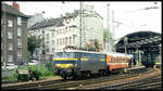 Die belgische SNCB 1606 fährt hier am 12.5.1995 um 11.55 Uhr mit dem D aus Oostende im HBF Aachen weiter nach Köln.