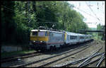 SNCB Elektrolok 1601 mit Märklin Werbung fährt hier am 13.5.2001 um 12.58 Uhr mit dem D aus Oostende in den HBF Aachen ein.