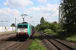 # Roisdorf 41  Die E 186 221 ( 2829) ehemals Cobra heute Lineas mit einem Güterzug aus Koblenz/Bonn kommend durch Roisdorf bei Bornheim in Richtung Köln.